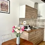 Mondetour Centre - Urban Flat 3*